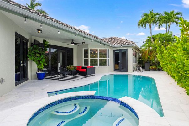 Exterior, Pool