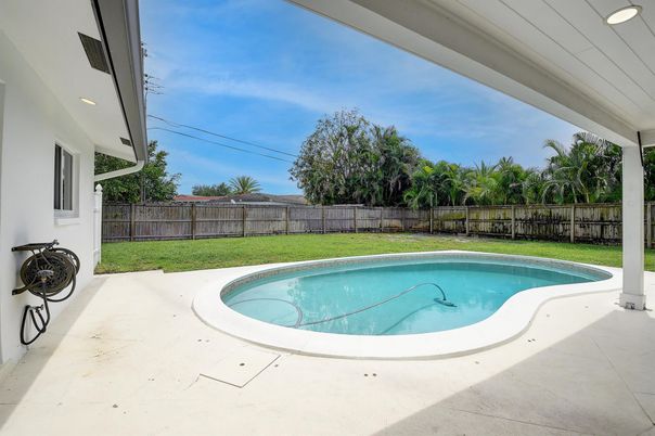 Exterior, Pool