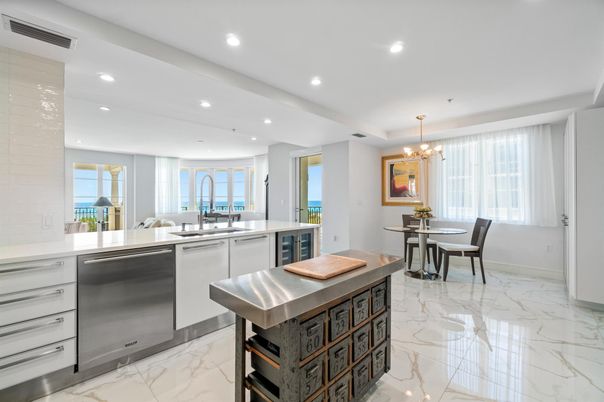 Chandelier, Dining room, Interior, Kitchen, Marble, Pendant Lights, Recessed Lighting, Stainless Steel Appliances, Water