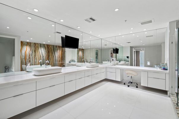 Bathroom, Dual Sink Vanities, Interior, Recessed Lighting