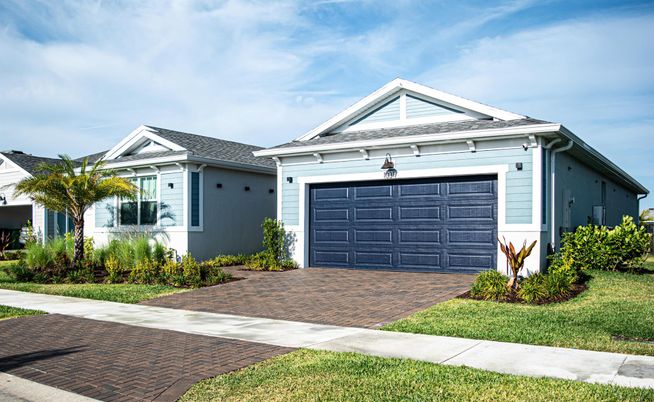 Attached, Exterior, Facade, American Craftsman