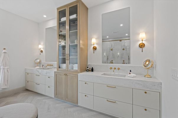Bathroom, Dual Sink Vanities, Interior, Recessed Lighting