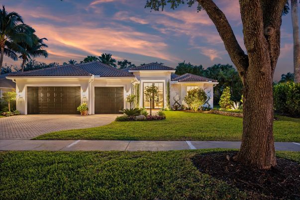 Attached, Exterior, Facade, Mediterranean