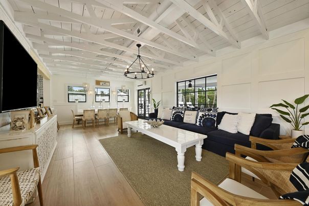 Chandelier, Dining room, Interior, Living room, Pendant Lights, Wood Texture Flooring