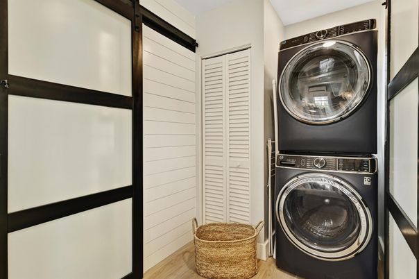 Interior, Utility Closets, Washer, Wood Texture Flooring