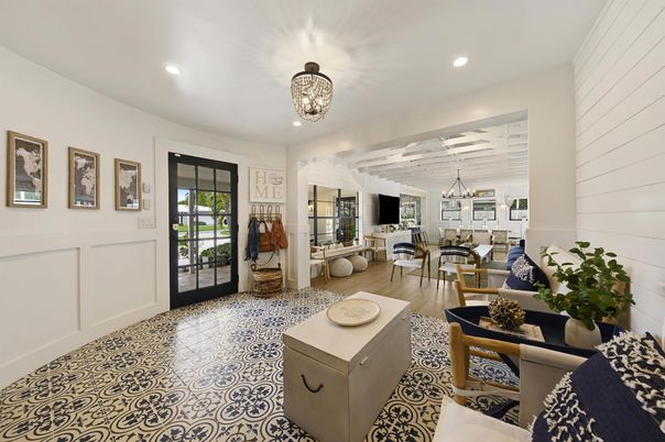 Chandelier, Dining room, Interior, Living room, Recessed Lighting