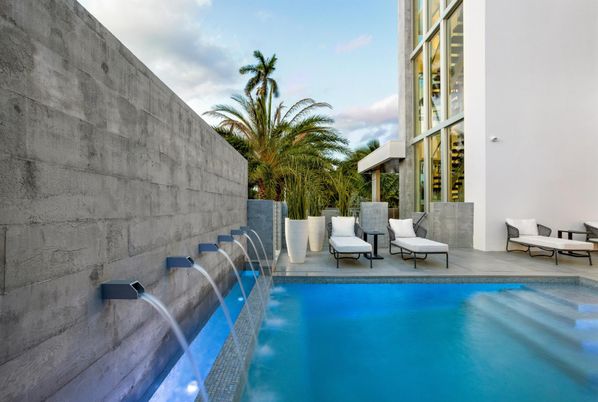 Exterior, Pool