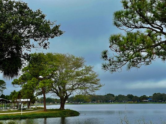Exterior, Lake
