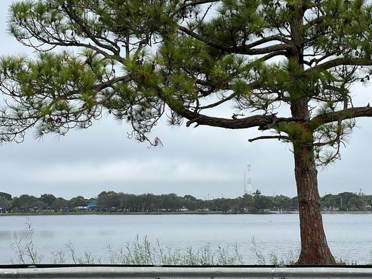 Exterior, Lake