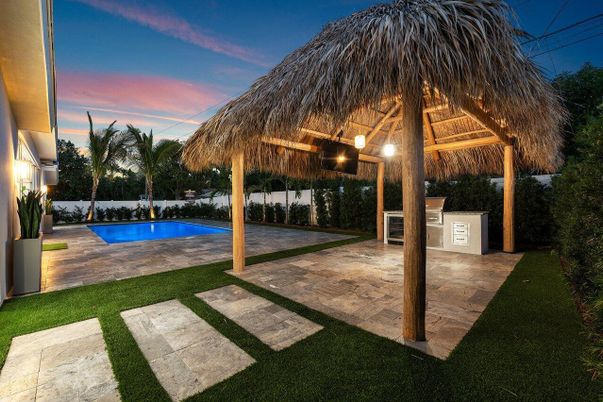 Exterior, Pool