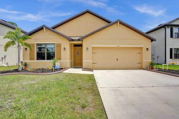 Attached, Exterior, Facade, American Craftsman