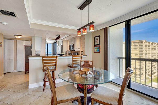 Dining room, Interior, Kitchen, Pendant Lights, Recessed Lighting