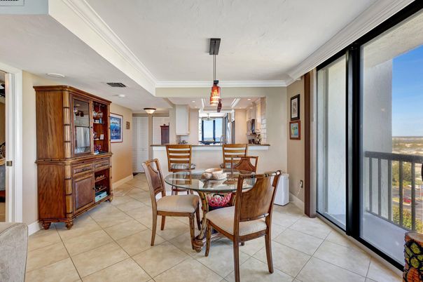 Dining room, Interior, Kitchen, Pendant Lights