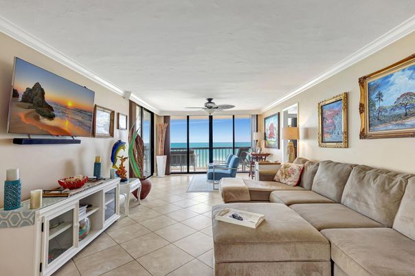 Interior, Living room, Water