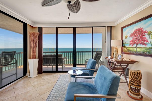 Interior, Living room, Water