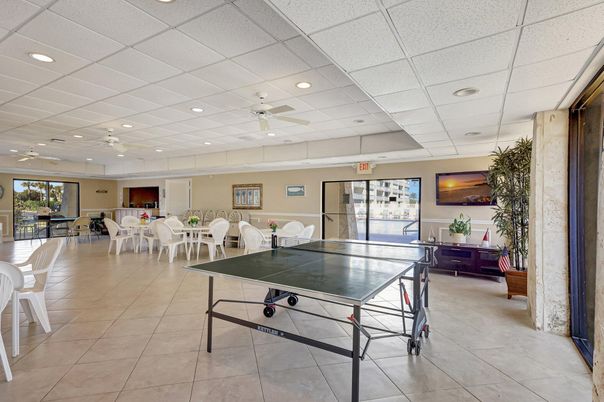 Game Room, Interior, Recessed Lighting