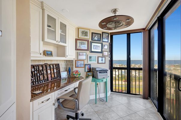 Home Office, Interior, Water