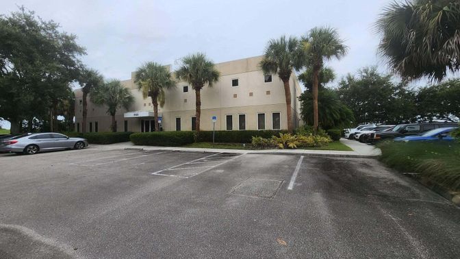 Exterior, Facade, Modern