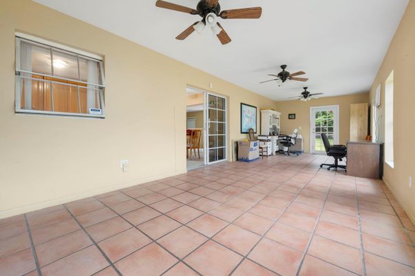 Home Office, Interior