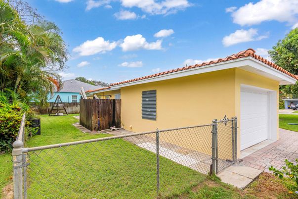 Backyard, Detached Garage, Exterior