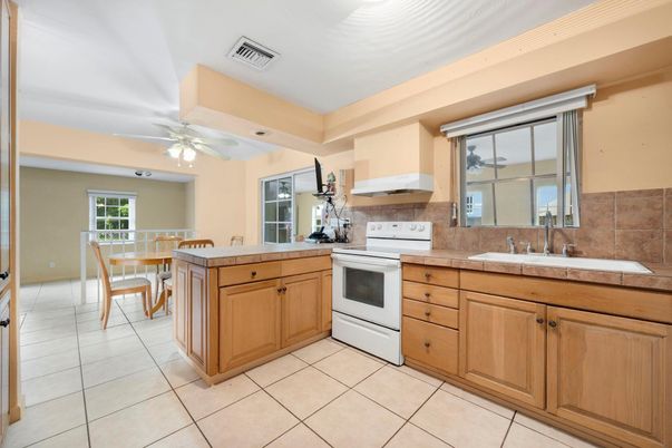 Dining room, Interior, Kitchen, Recessed Lighting, Tile Countertops