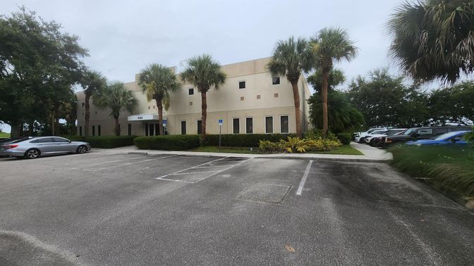 Exterior, Facade, Modern