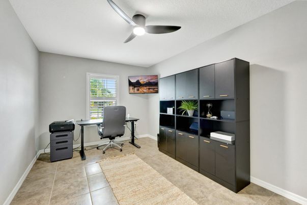 Home Office, Interior
