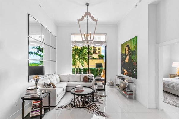 Chandelier, Interior, Living room
