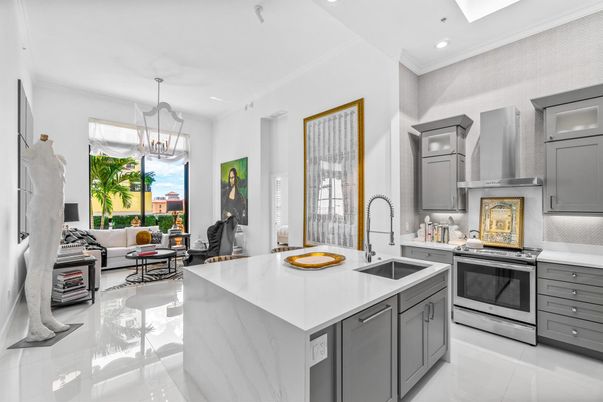 Chandelier, Interior, Kitchen, Living room, Pendant Lights, Recessed Lighting, Stainless Steel Appliances