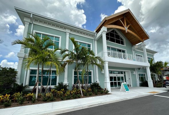 Exterior, Facade, Modern