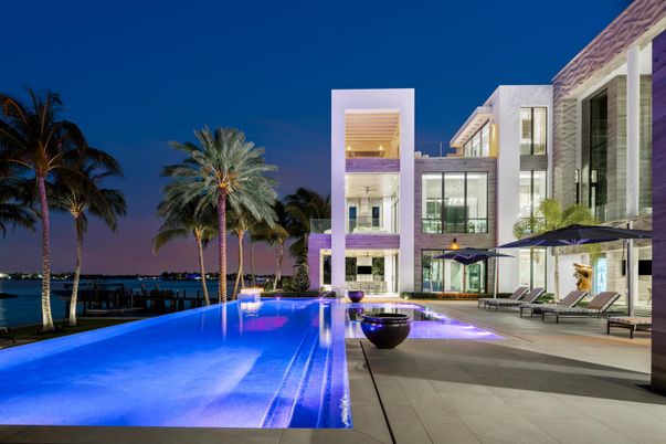 Exterior, Pool, Water