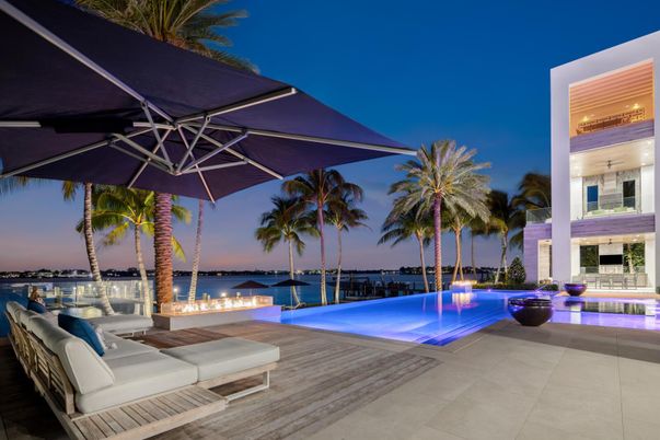 Exterior, Pool, Water