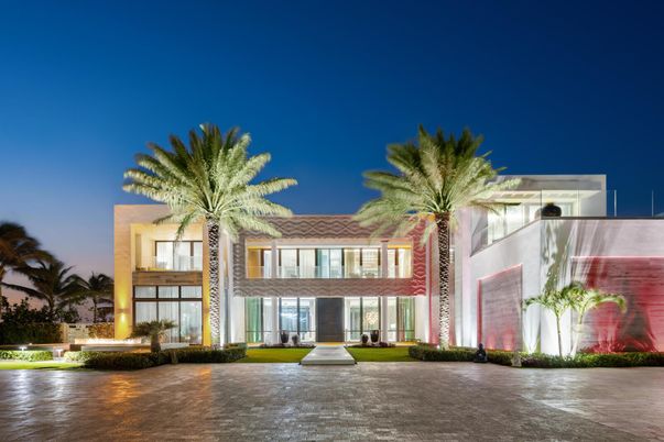 Exterior, Facade, Modern