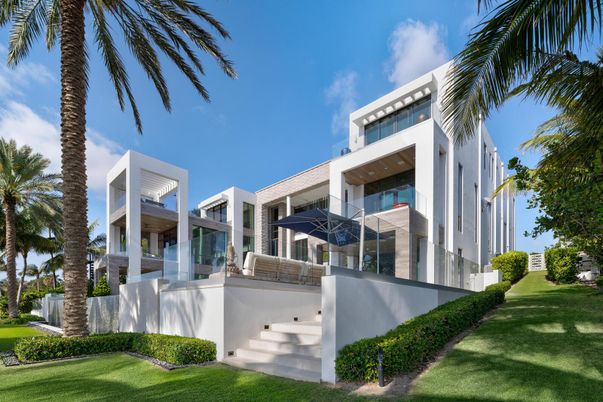 Backyard, Exterior, Facade, Modern