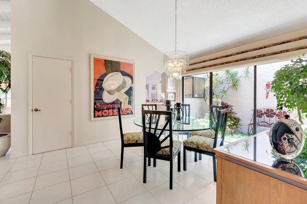 Chandelier, Dining room, Interior