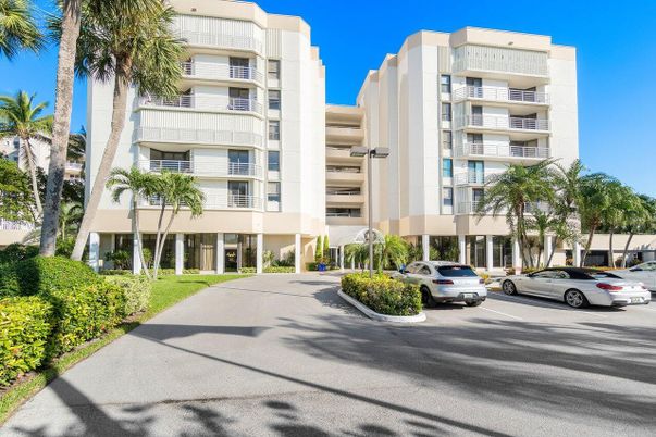Exterior, Facade, Condo Building