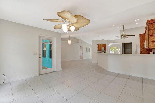 Empty room, Interior, Pendant Lights, Recessed Lighting