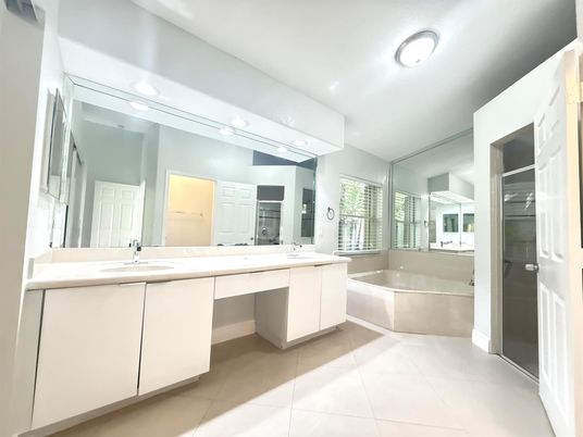 Bathroom, Dual Sink Vanities, Interior, Recessed Lighting