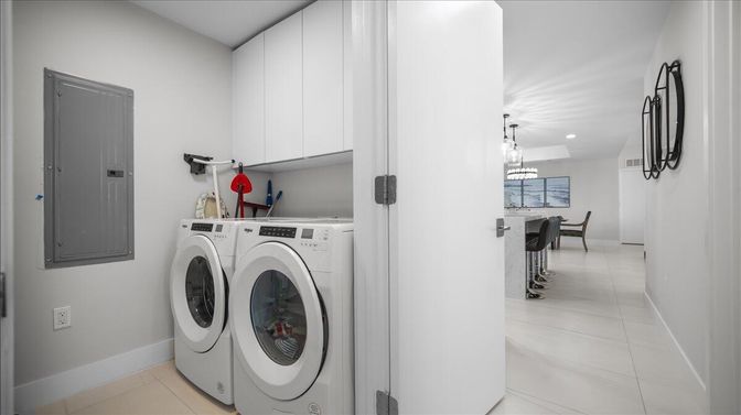 Chandelier, Dining room, Interior, Recessed Lighting, Washer