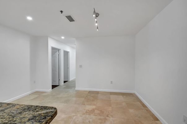 Empty room, Interior, Recessed Lighting