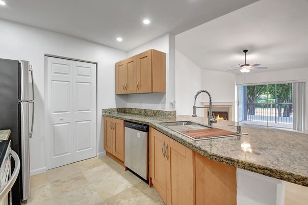 Fireplace, Interior, Kitchen, Recessed Lighting