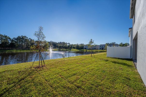 Exterior, Lake