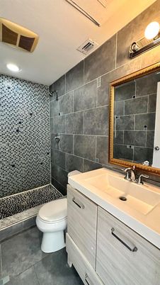 Bathroom, Interior, Recessed Lighting