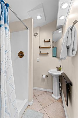 Bathroom, Interior, Recessed Lighting