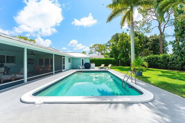 Exterior, Pool