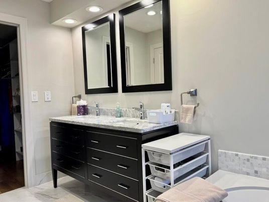 Bathroom, Dual Sink Vanities, Interior, Recessed Lighting