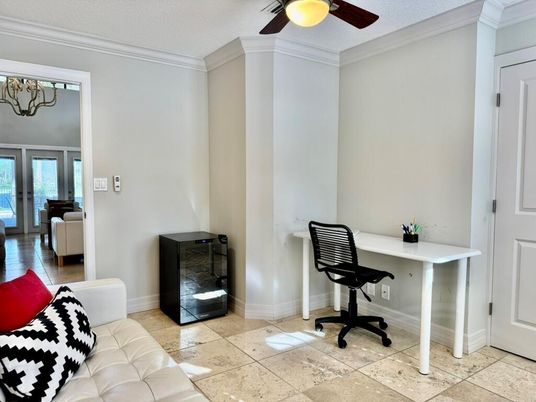 Home Office, Interior