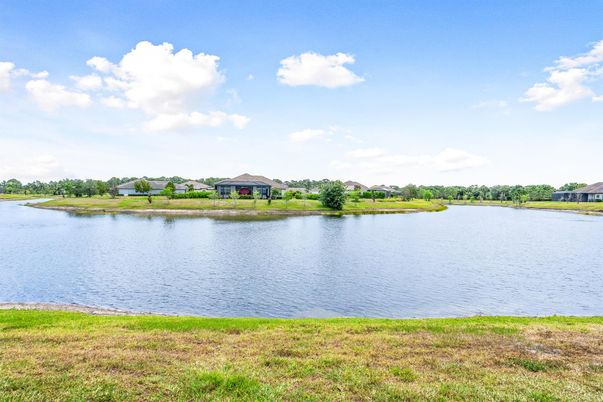 Exterior, Lake