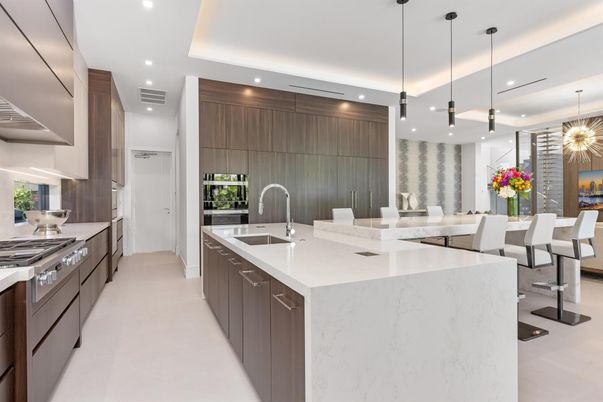 Dining room, Interior, Kitchen, Pendant Lights, Recessed Lighting, Stainless Steel Appliances