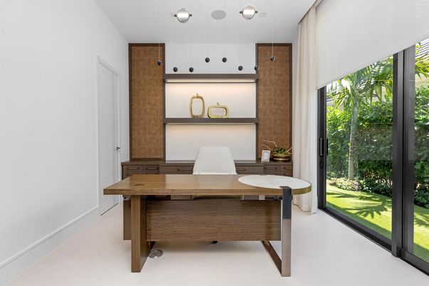 Home Office, Interior